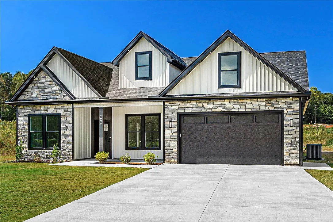 Old Greenville Craftsman — exterior view